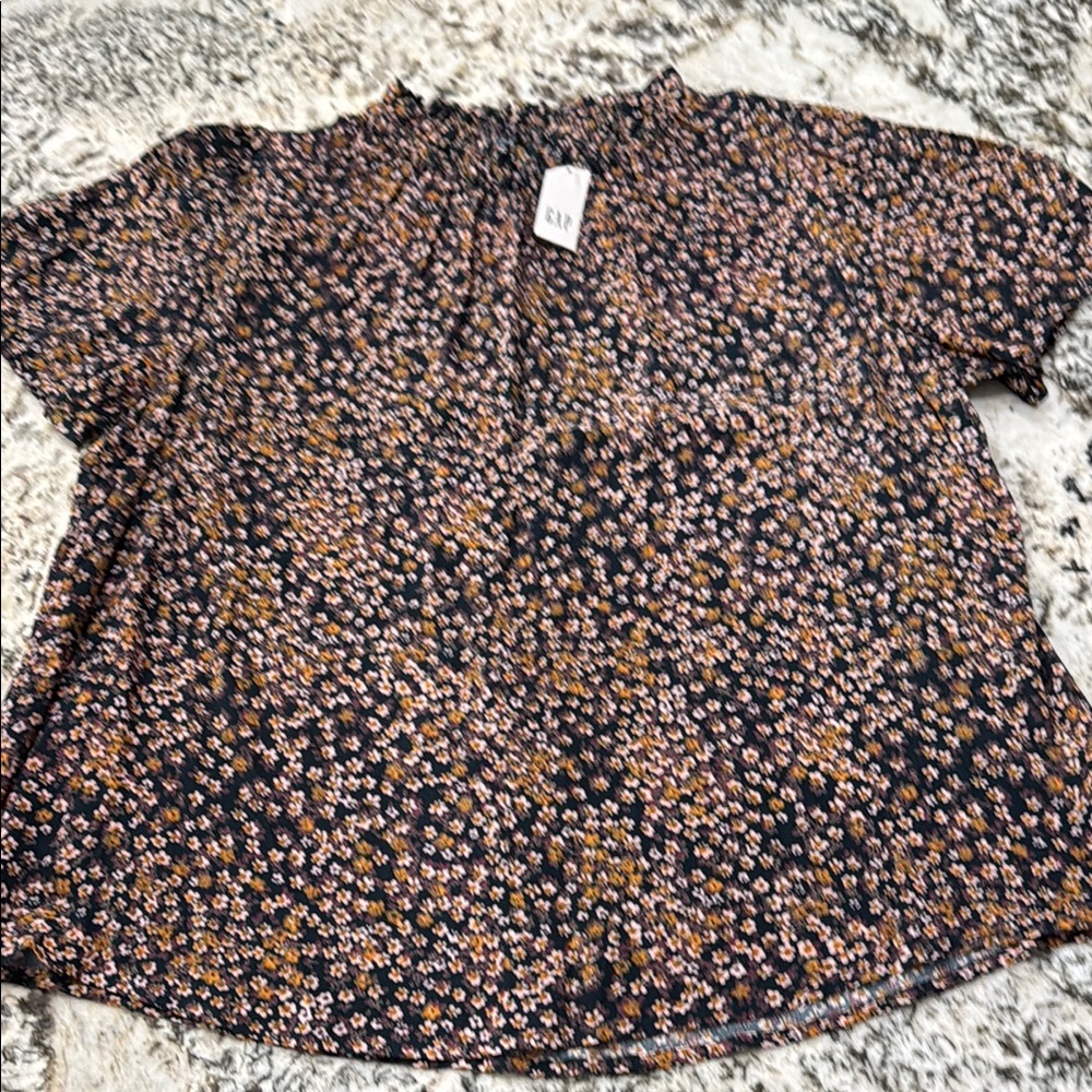 women’s GAP top/shirt. size large. NEW with tags.